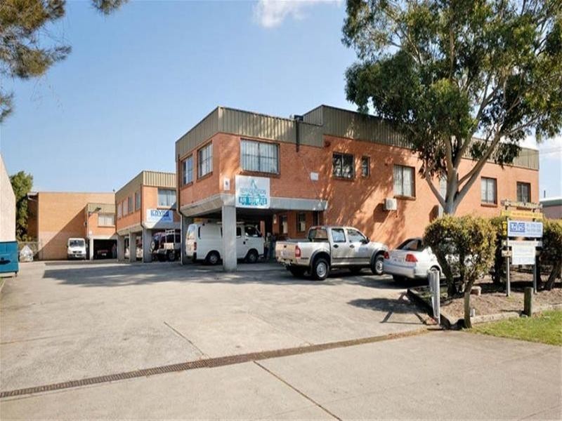 10 Garema Court, Kingsgrove NSW 2208