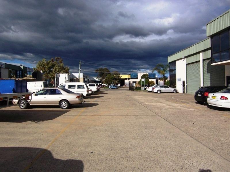 2/8-10 Deadman Road, Moorebank NSW 2170