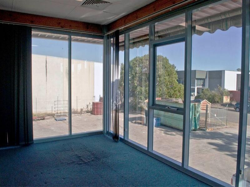 16 Pembury Road, Minto NSW 2566