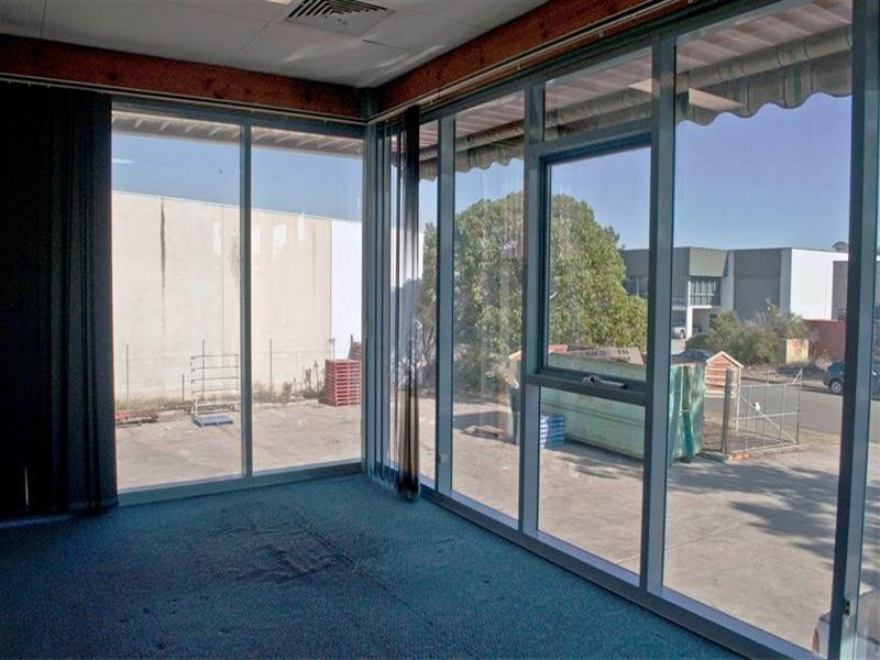 16 Pembury Road, Minto NSW 2566