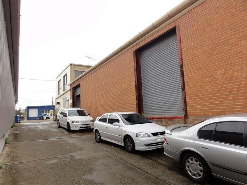 2/66 Planthurst Road, Carlton NSW 2218