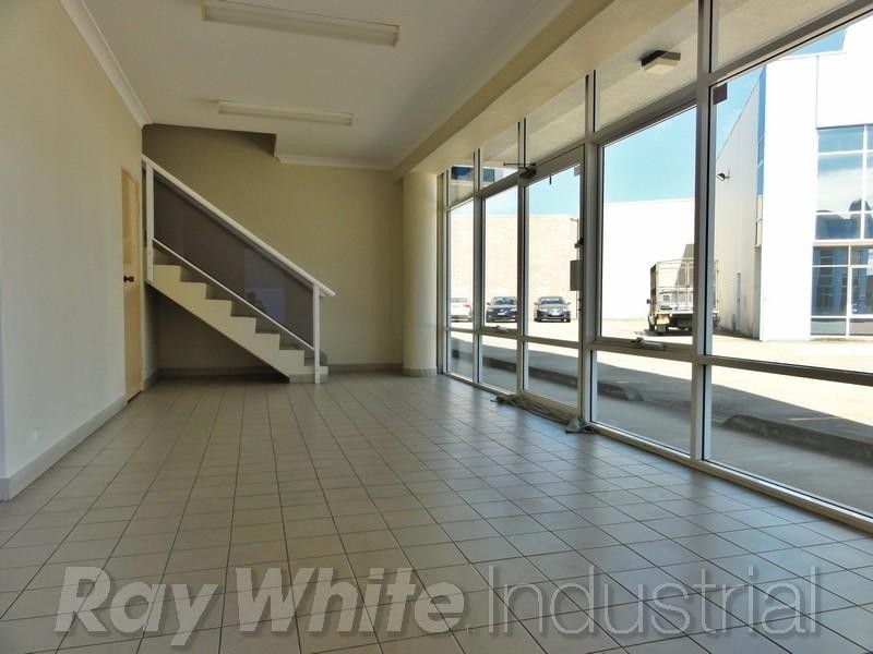 2/6-8 Mitchell Road, Moorebank NSW 2170