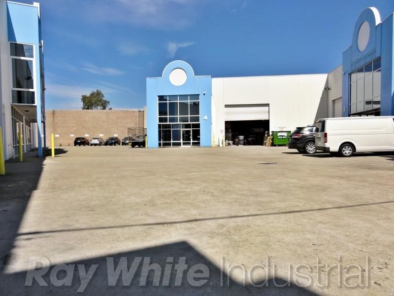 2/6-8 Mitchell Road, Moorebank NSW 2170