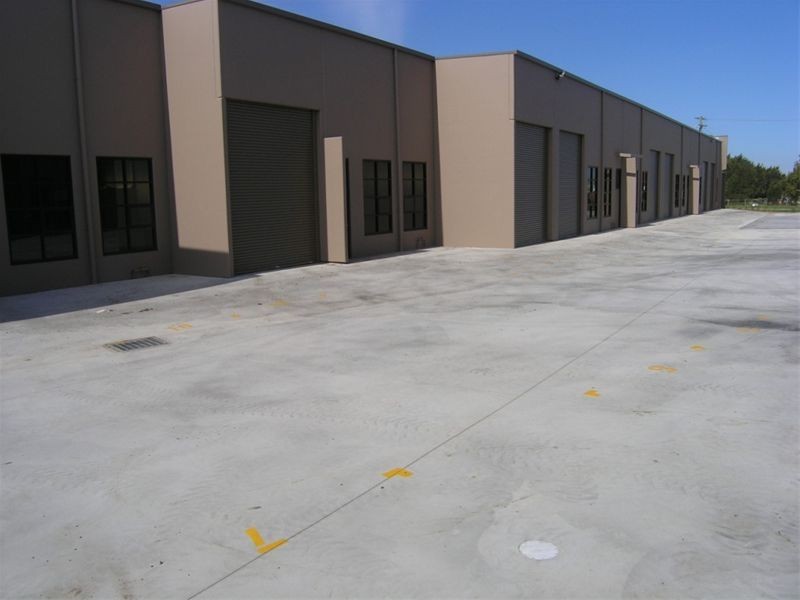 8 Pioneer Drive, Bellambi NSW 2518