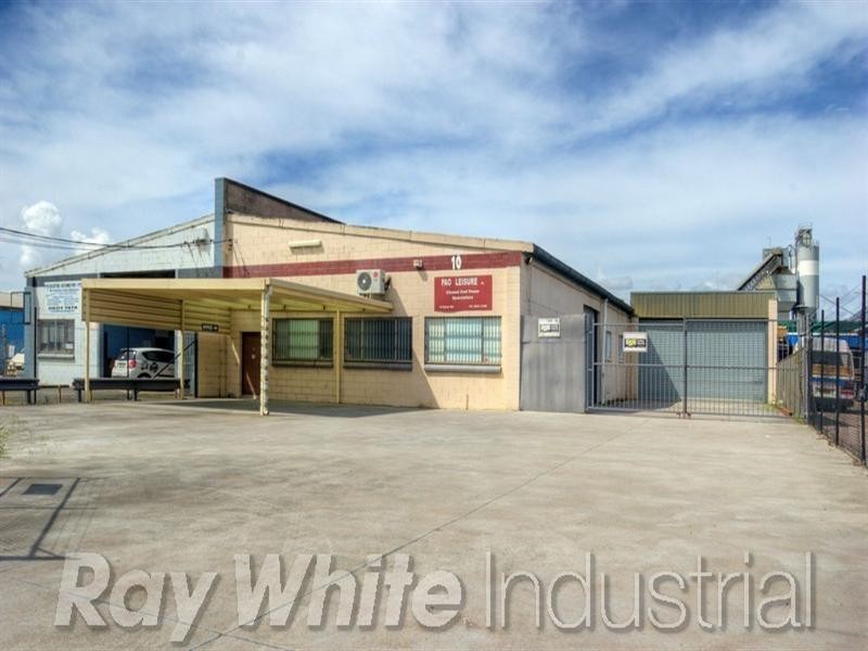 10 Seton Road, Moorebank NSW 2170