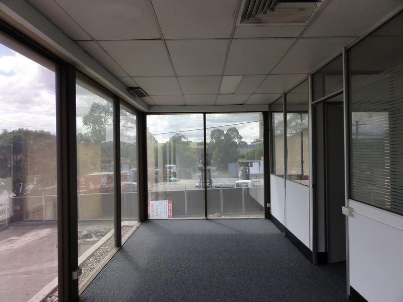 4 Mitchell Road, Moorebank NSW 2170