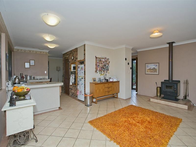 14 Anthony Street, Lesmurdie WA 6076