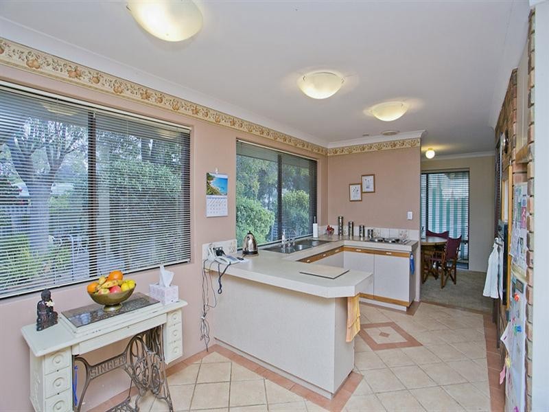 14 Anthony Street, Lesmurdie WA 6076