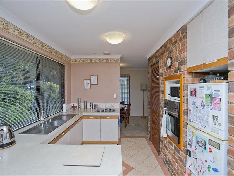 14 Anthony Street, Lesmurdie WA 6076