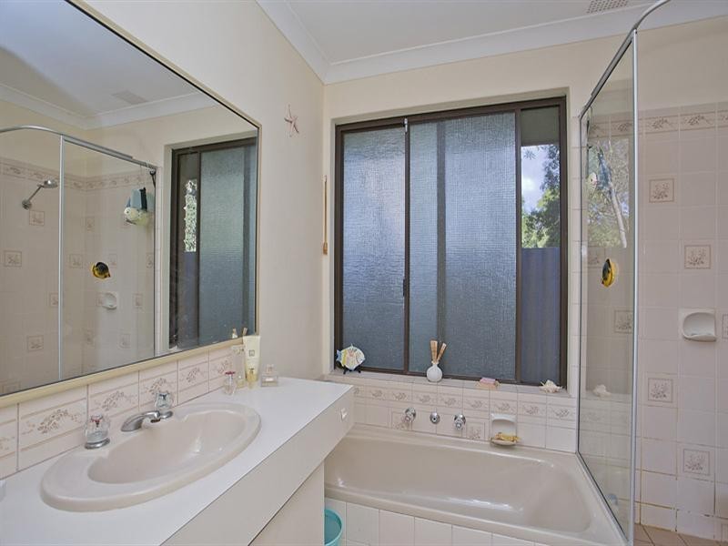 14 Anthony Street, Lesmurdie WA 6076