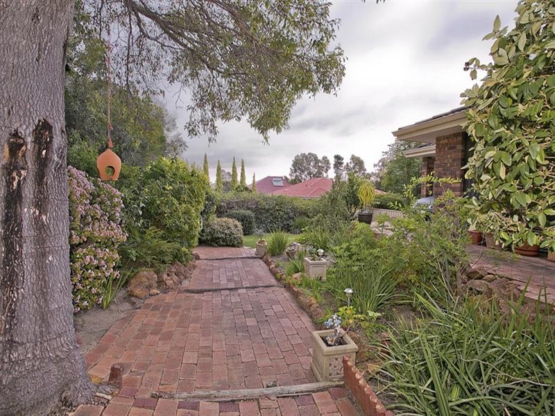 14 Anthony Street, Lesmurdie WA 6076