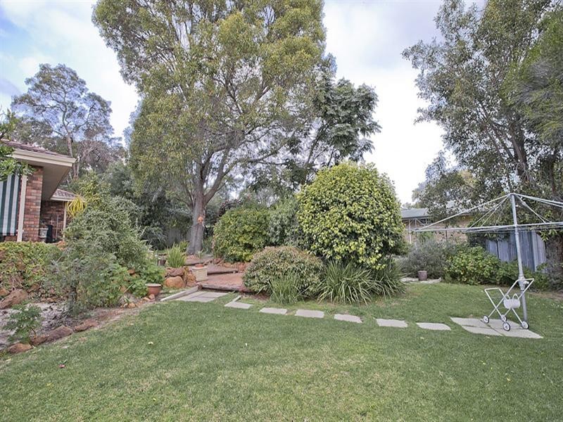 14 Anthony Street, Lesmurdie WA 6076