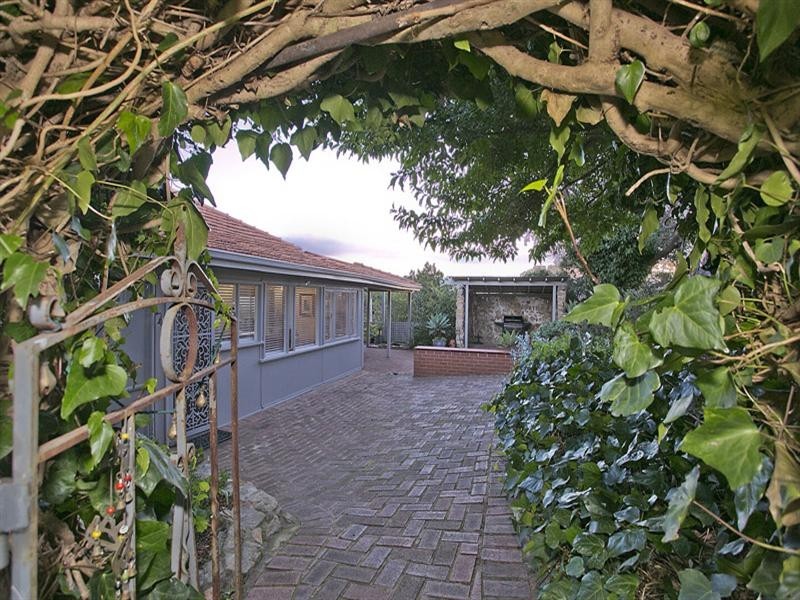 3 Hillside Crescent, Gooseberry Hill WA 6076