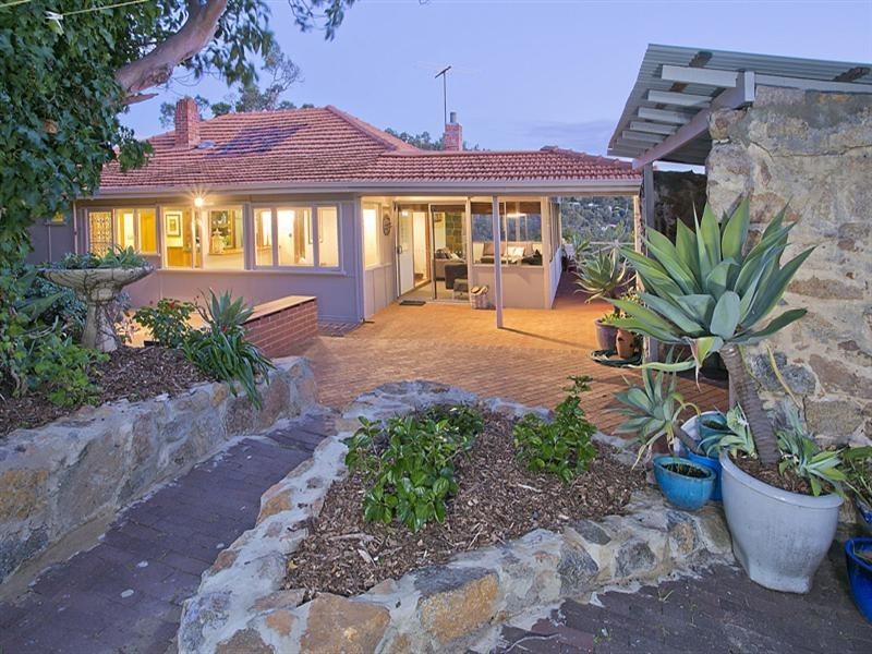 3 Hillside Crescent, Gooseberry Hill WA 6076