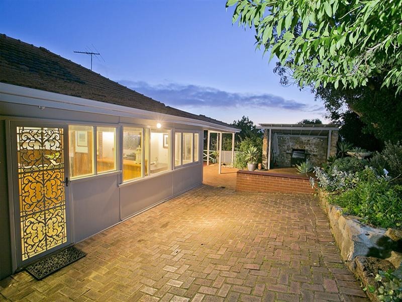 3 Hillside Crescent, Gooseberry Hill WA 6076