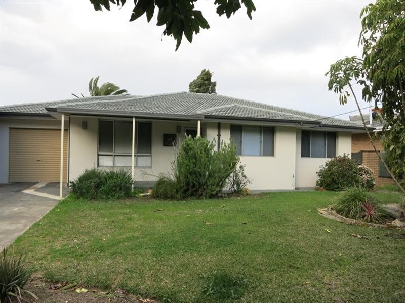 17 Edinburgh Road, Forrestfield WA 6058