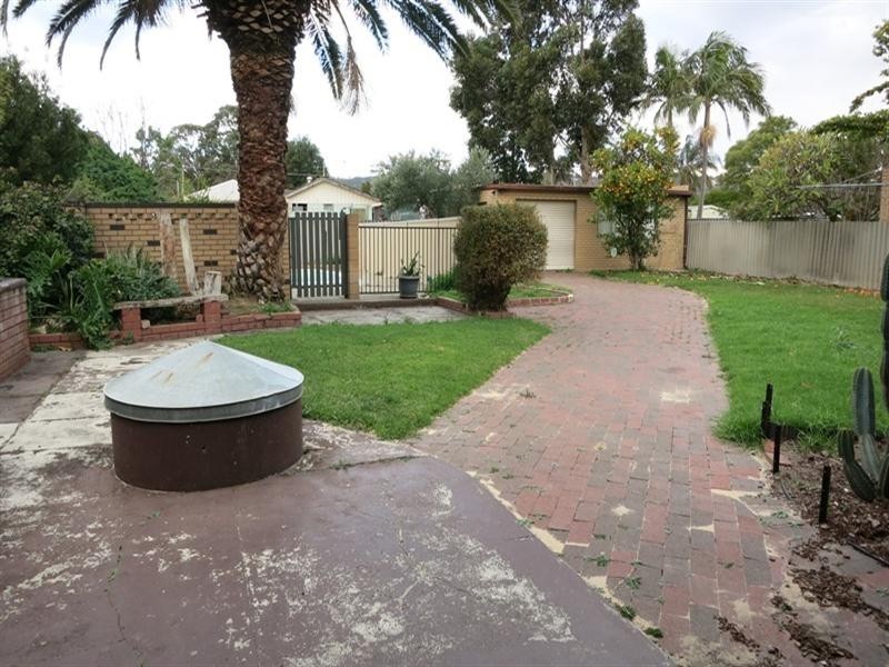 17 Edinburgh Road, Forrestfield WA 6058