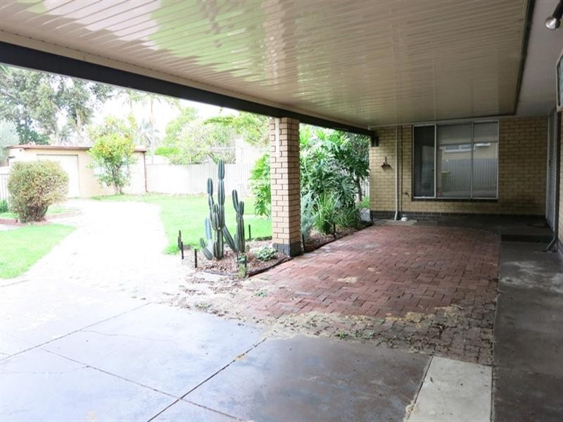 17 Edinburgh Road, Forrestfield WA 6058