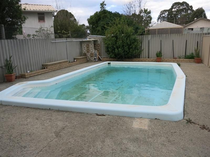 17 Edinburgh Road, Forrestfield WA 6058