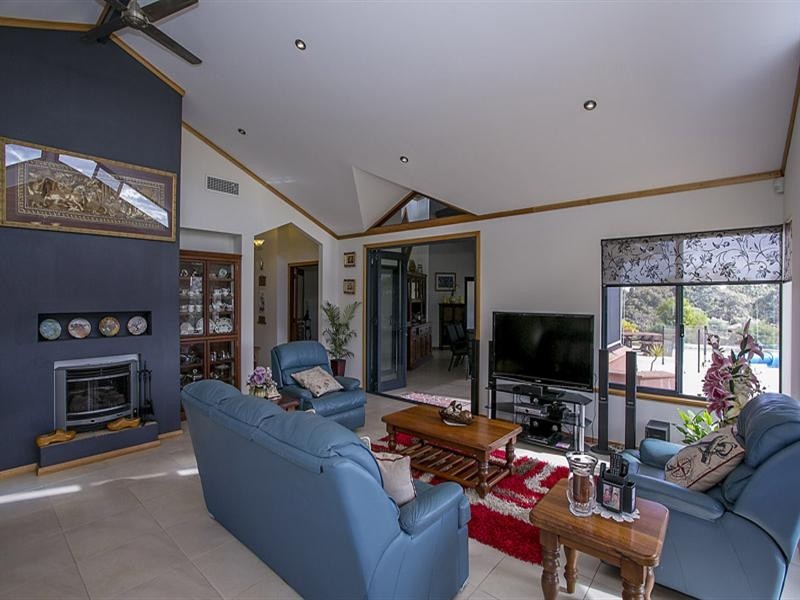 165 Ridge Hill Road, Gooseberry Hill WA 6076