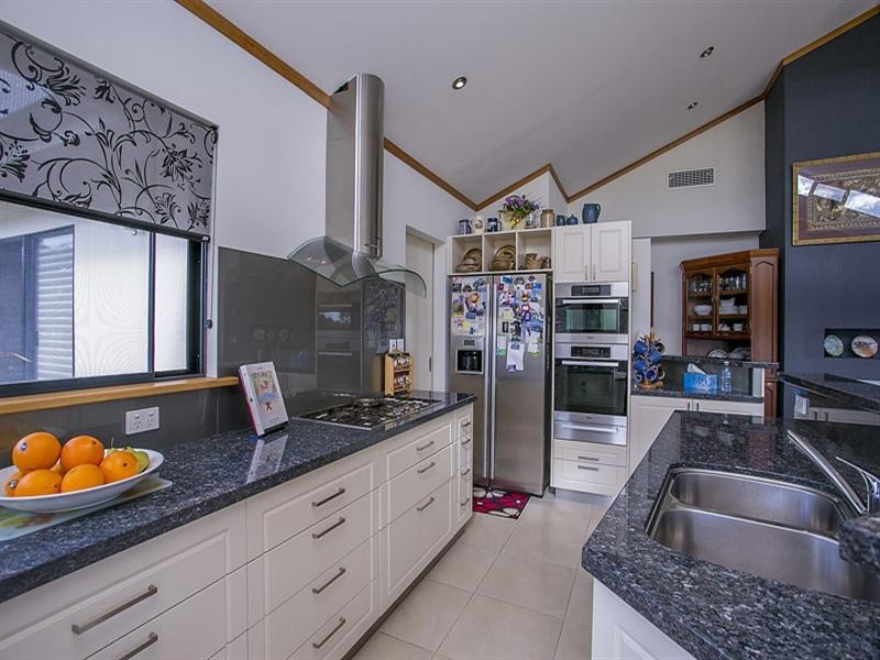 165 Ridge Hill Road, Gooseberry Hill WA 6076