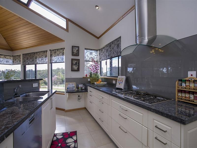 165 Ridge Hill Road, Gooseberry Hill WA 6076