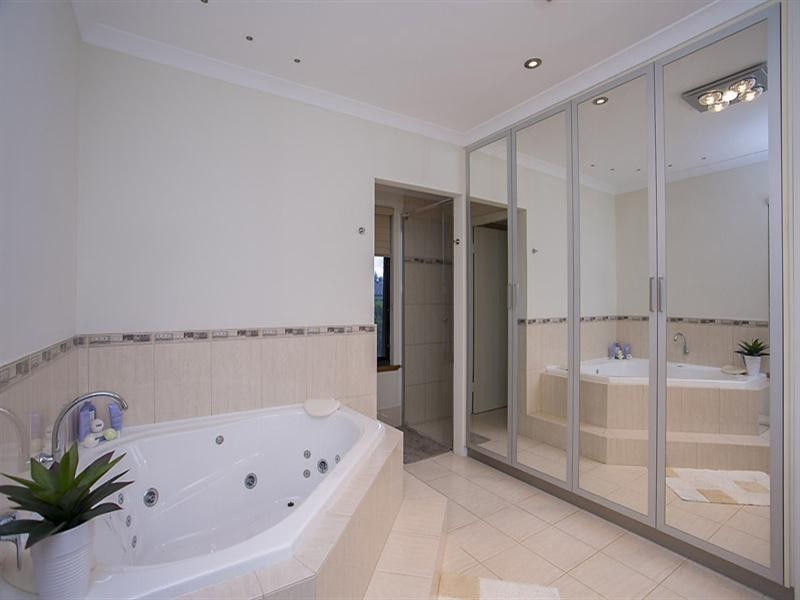 165 Ridge Hill Road, Gooseberry Hill WA 6076