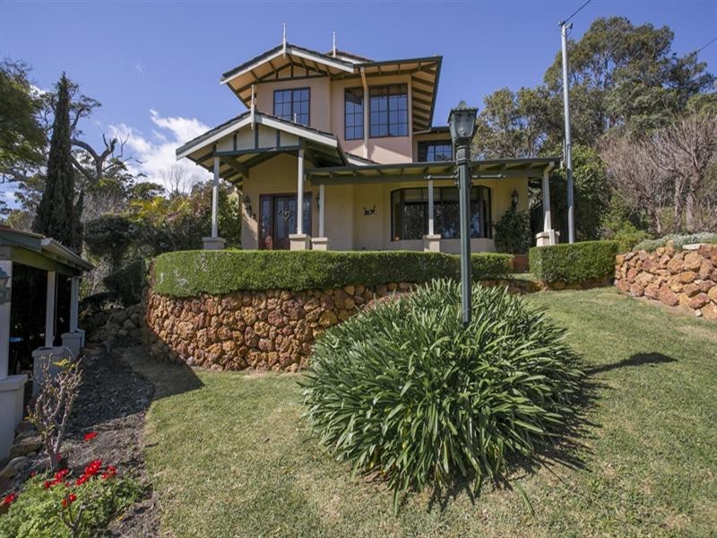 16 Maxine Court, Lesmurdie WA 6076