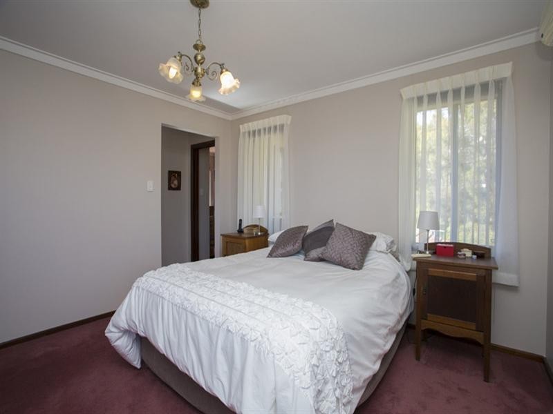 16 Maxine Court, Lesmurdie WA 6076