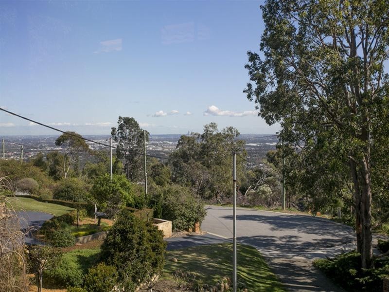 16 Maxine Court, Lesmurdie WA 6076