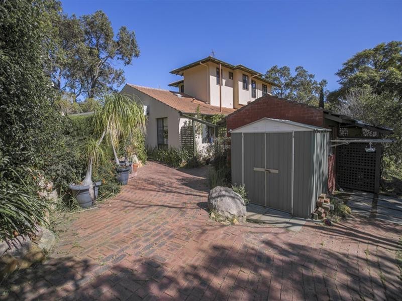 16 Maxine Court, Lesmurdie WA 6076