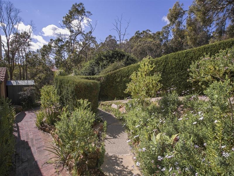 16 Maxine Court, Lesmurdie WA 6076