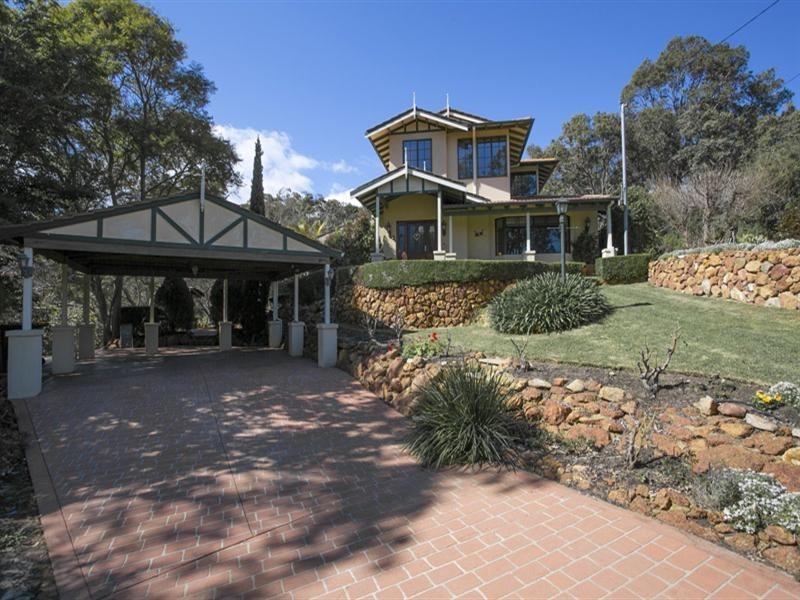 16 Maxine Court, Lesmurdie WA 6076