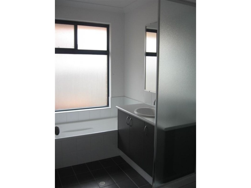 24 Edinburgh Road, Forrestfield WA 6058