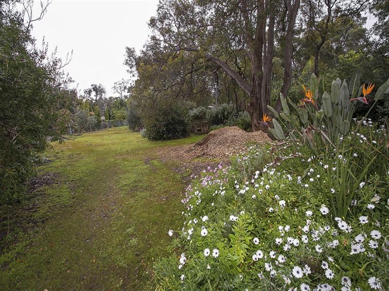 15 Lindsay Street, Kalamunda WA 6076