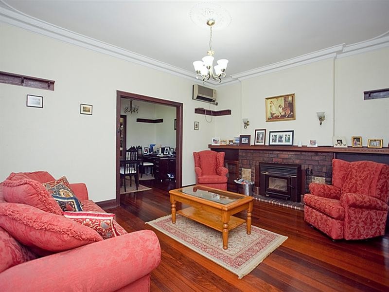 5 Seaview Terrace, Kalamunda WA 6076