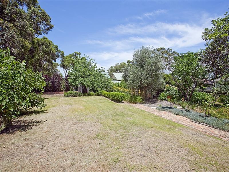 5 Seaview Terrace, Kalamunda WA 6076