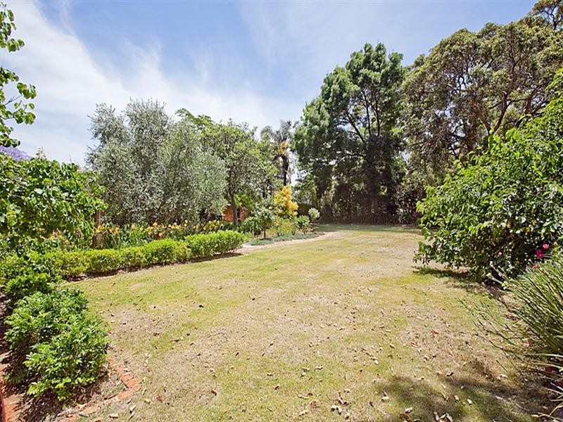 5 Seaview Terrace, Kalamunda WA 6076