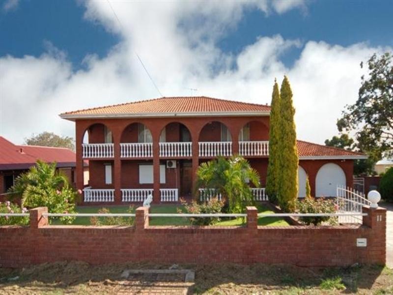 11 Railway Road, Kalamunda WA 6076