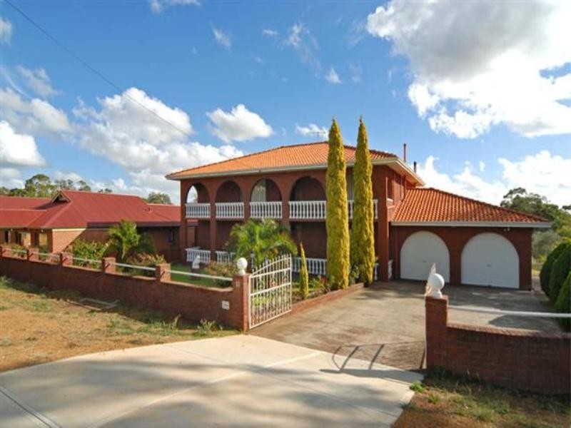 11 Railway Road, Kalamunda WA 6076