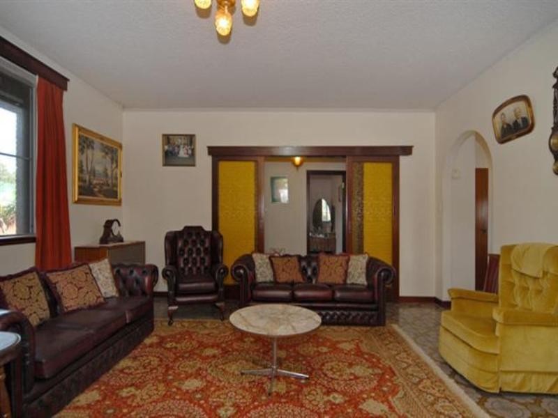 11 Railway Road, Kalamunda WA 6076