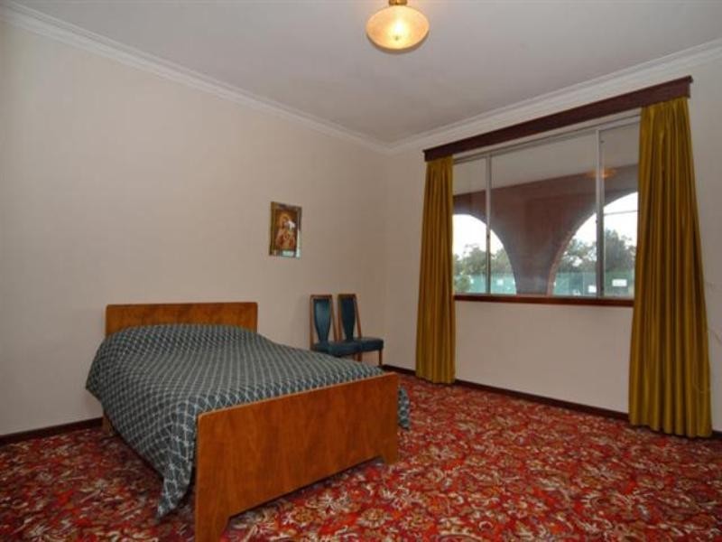 11 Railway Road, Kalamunda WA 6076