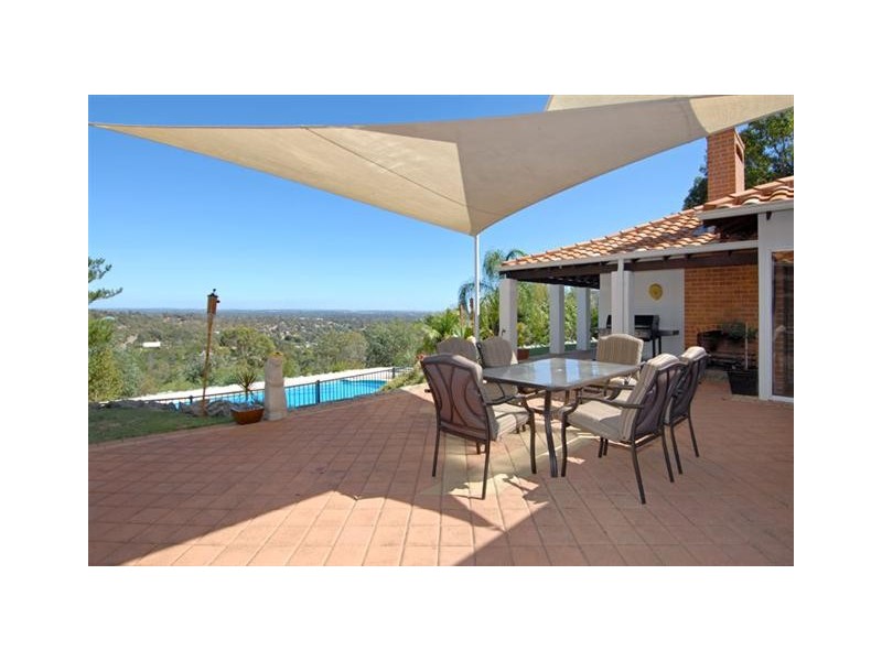 10 Labyrinth Close, Kelmscott WA 6111