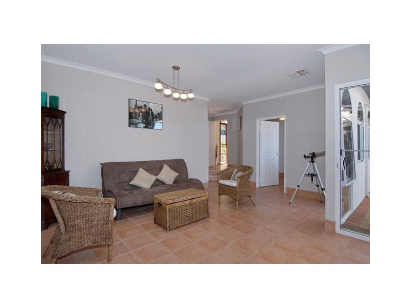10 Labyrinth Close, Kelmscott WA 6111