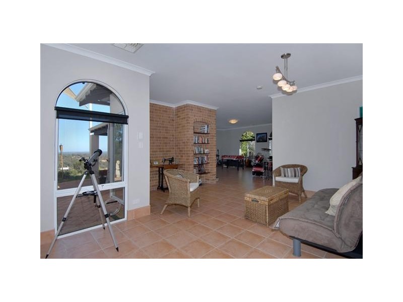 10 Labyrinth Close, Kelmscott WA 6111