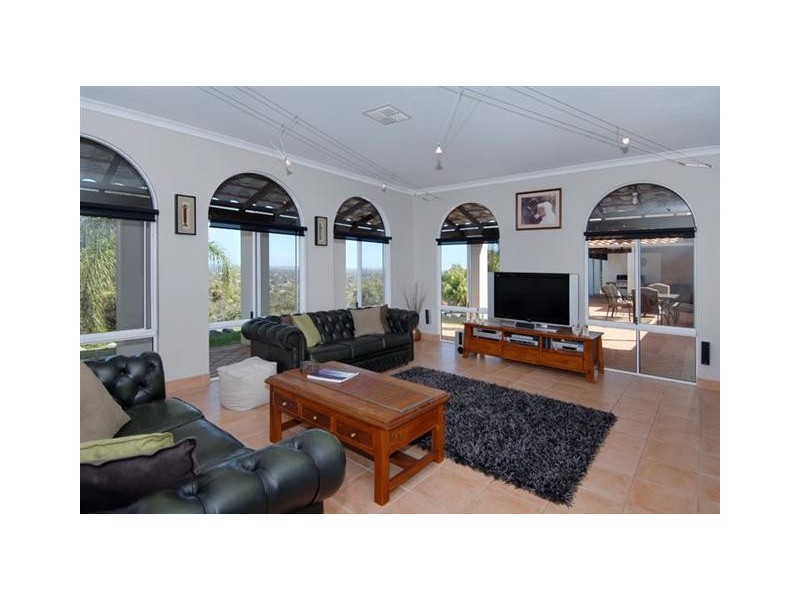 10 Labyrinth Close, Kelmscott WA 6111
