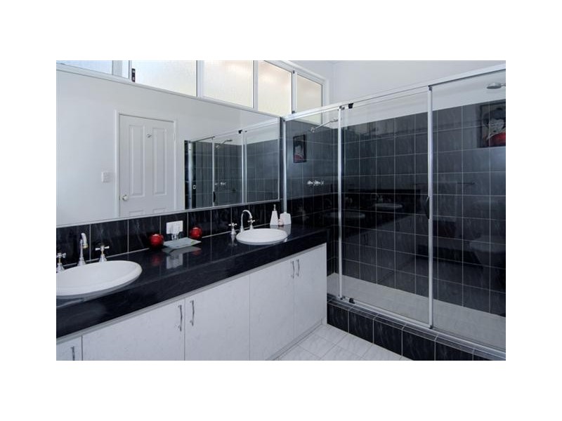 10 Labyrinth Close, Kelmscott WA 6111