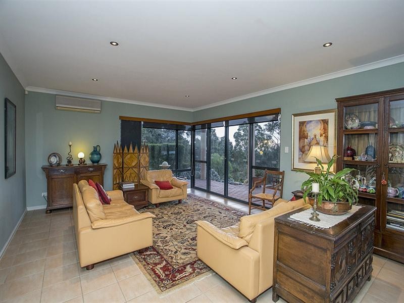 51 Lenori Road, Gooseberry Hill WA 6076