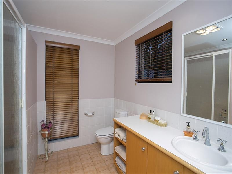 51 Lenori Road, Gooseberry Hill WA 6076