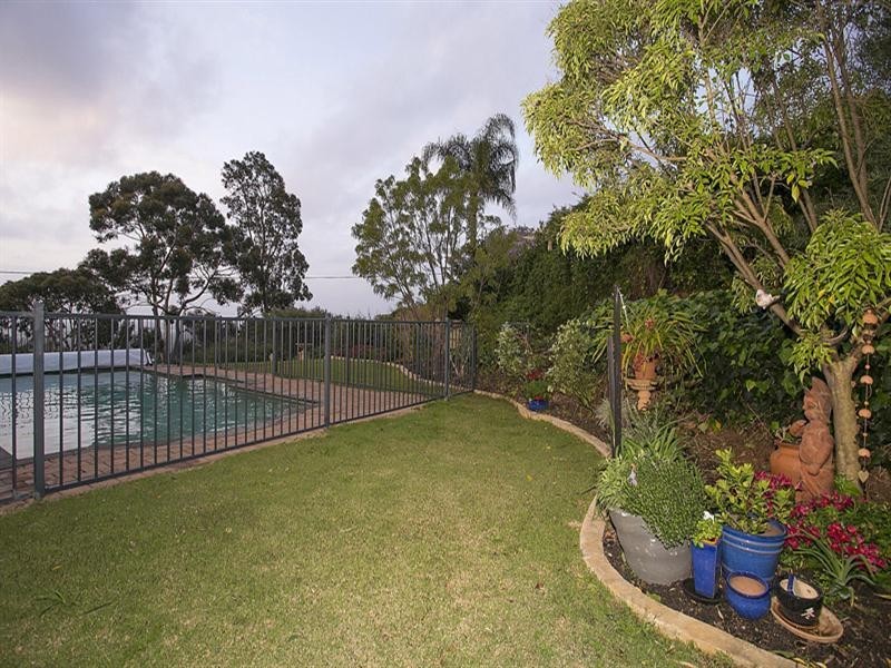 51 Lenori Road, Gooseberry Hill WA 6076